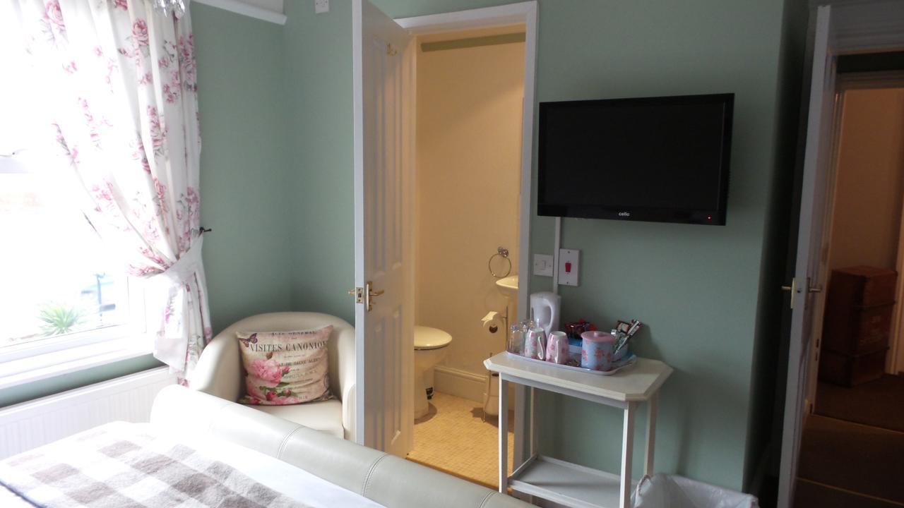 Bed and Breakfast Hooray Henrys Sheringham Exterior foto