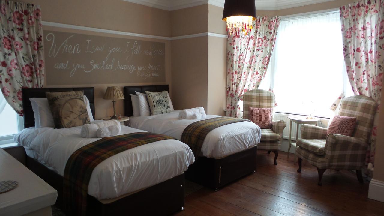 Bed and Breakfast Hooray Henrys Sheringham Exterior foto